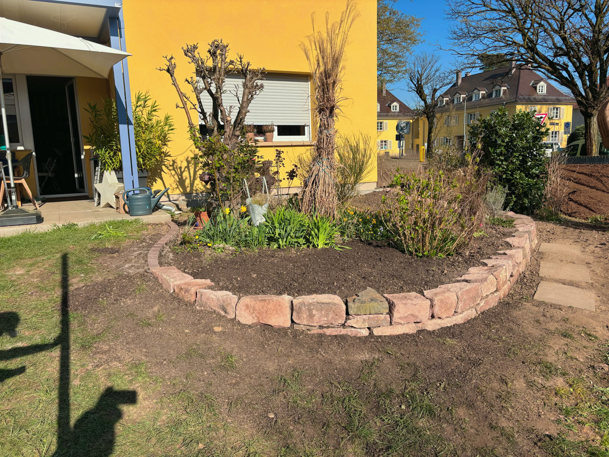 Fertig angelegtes Hochbeet